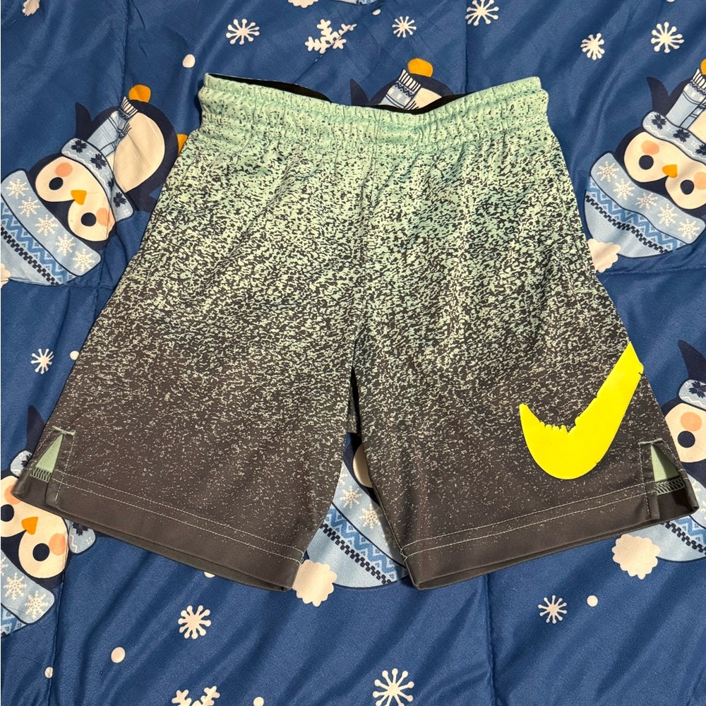 🌹🌹Nike Dri-Fit shorts size 6/(M)